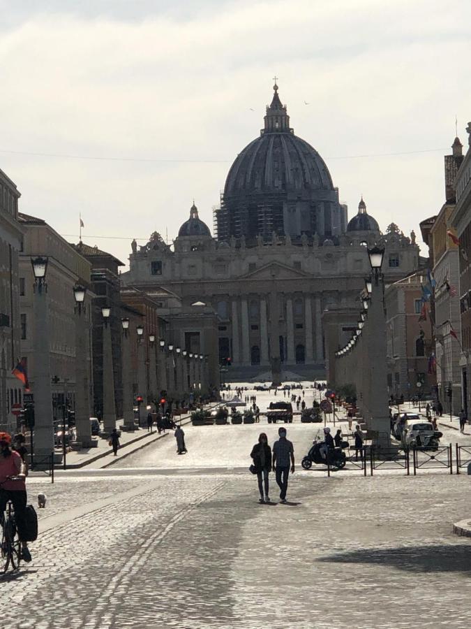 Апартаменты Affaccio Su Piazza Navona Рим Экстерьер фото
